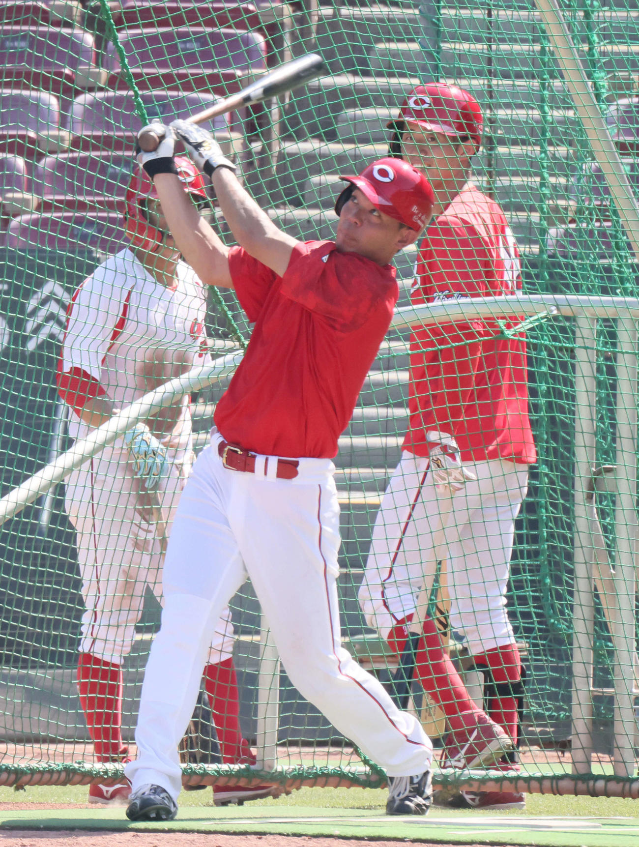 広島対ヤクルト　試合前練習で打撃練習をする秋山（撮影・加藤孝規）
