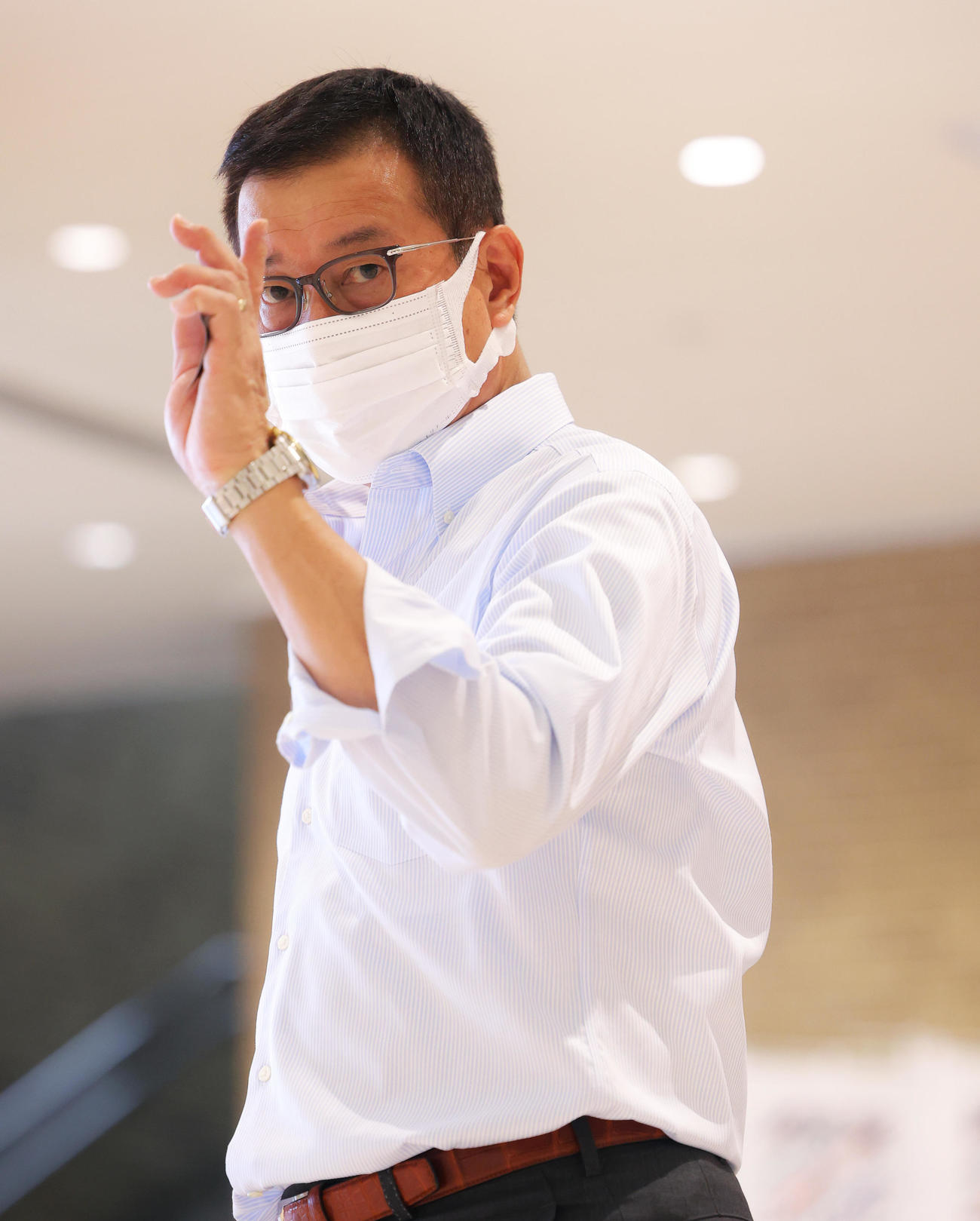 郡山から移動する巨人原監督（撮影・河田真司）