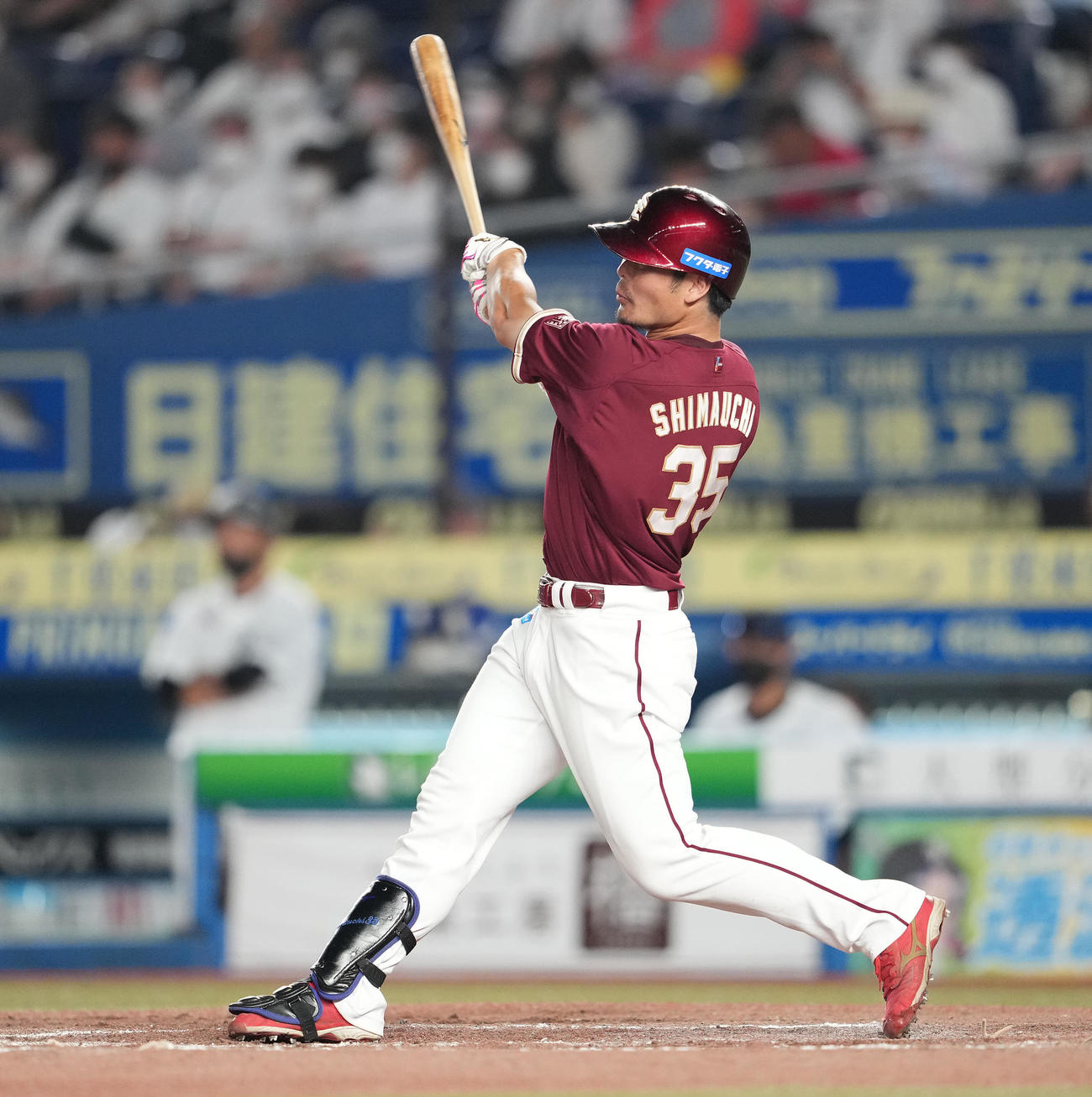 ロッテ対楽天　7回表楽天1死、右中間にソロ本塁打を放つ島内（撮影・鈴木みどり）