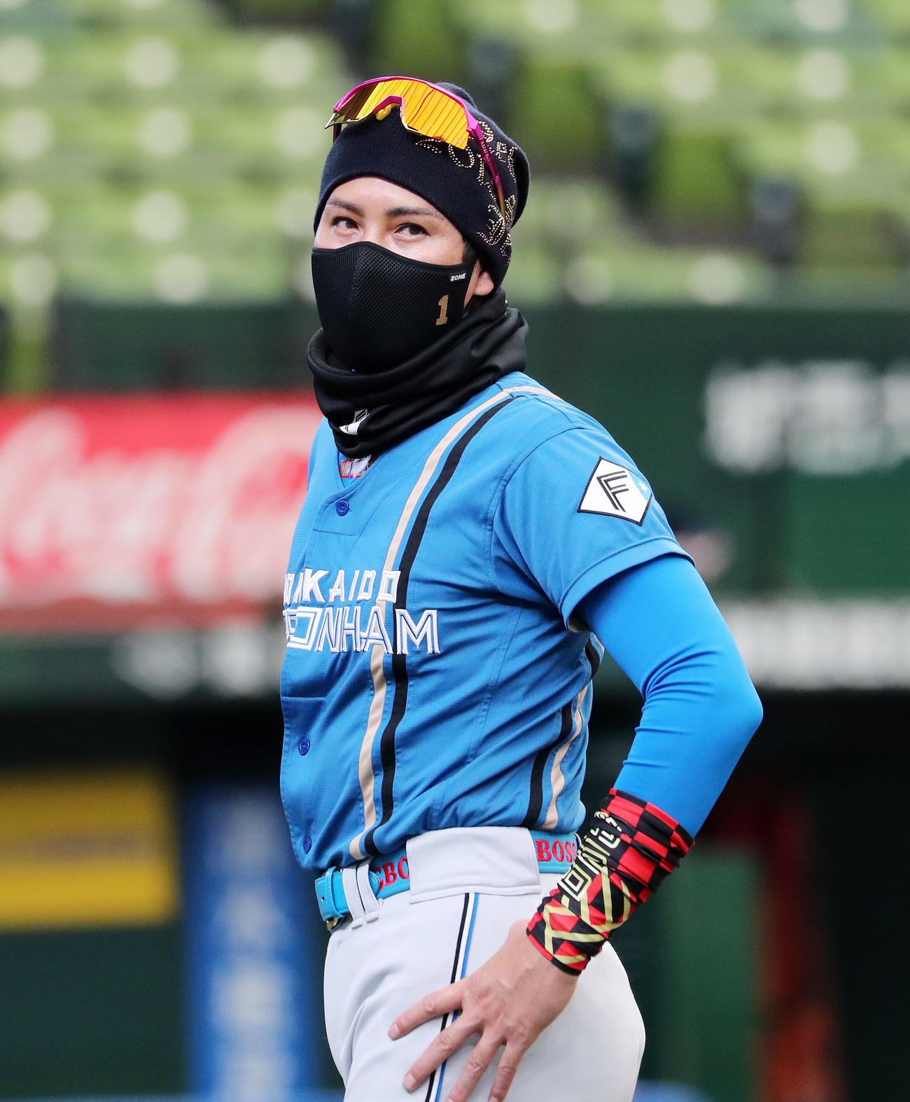 西武対日本ハム　試合前練習を見つめる日本ハム新庄監督（撮影・鈴木正人）