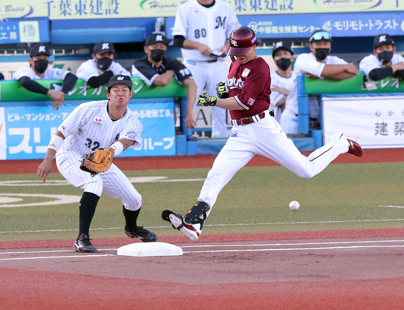 ロッテ対楽天　1回表楽天無死、西川は空振り三振も振り逃げで出塁（撮影・浅見桂子）