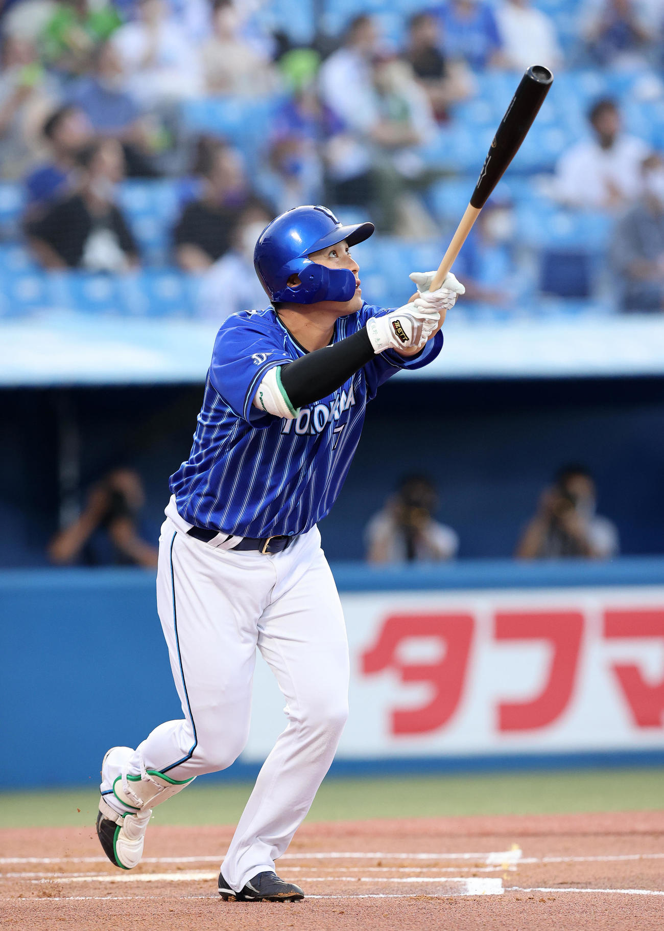 ヤクルト対DeNA 1回表DeNA2死、佐野は右越えソロ本塁打を放つ（撮影・鈴木正人）