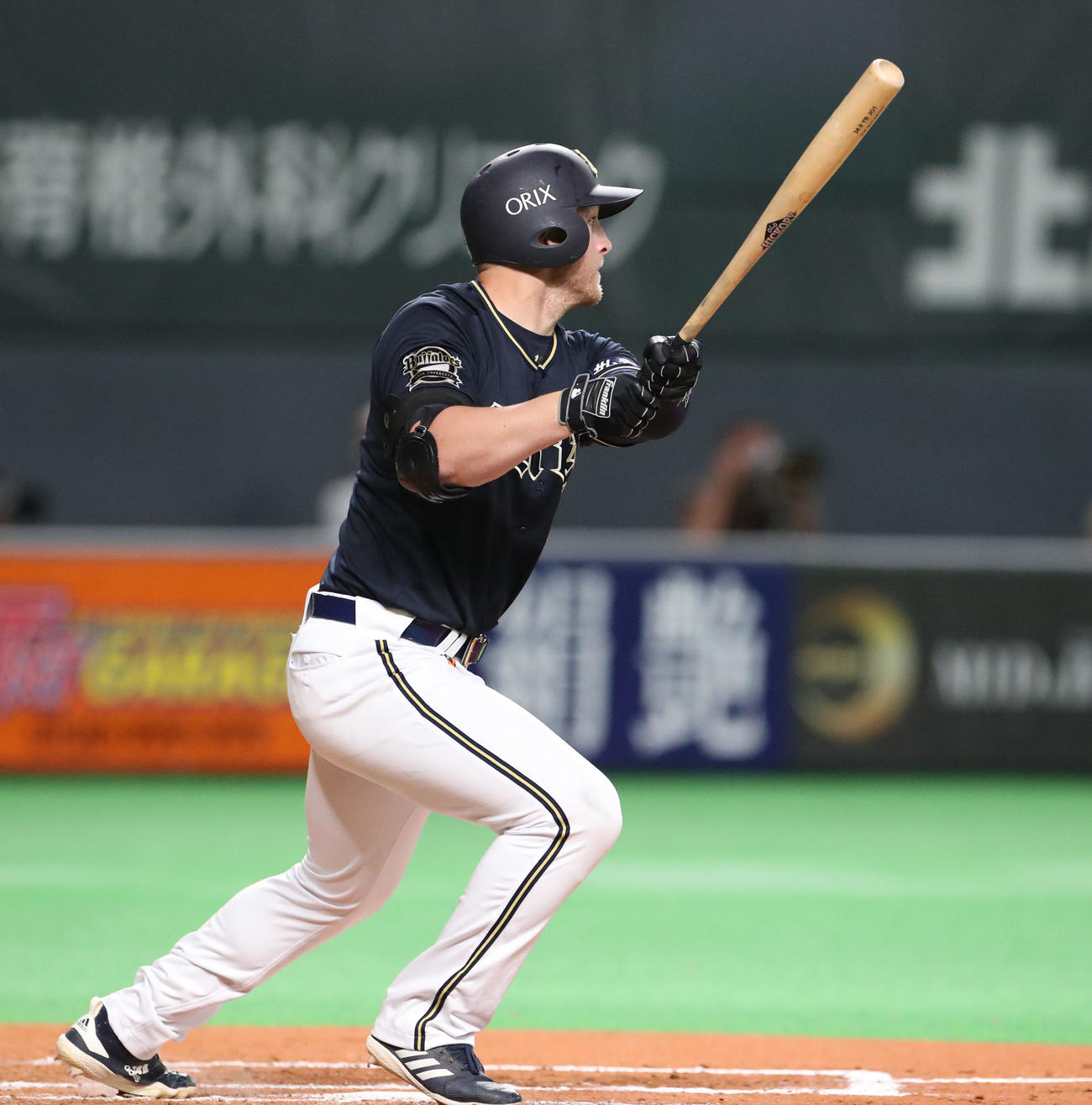 日本ハム対オリックス　7回表オリックス2死一、二塁、マッカーシーは適時二塁打を放つ（撮影・佐藤翔太）