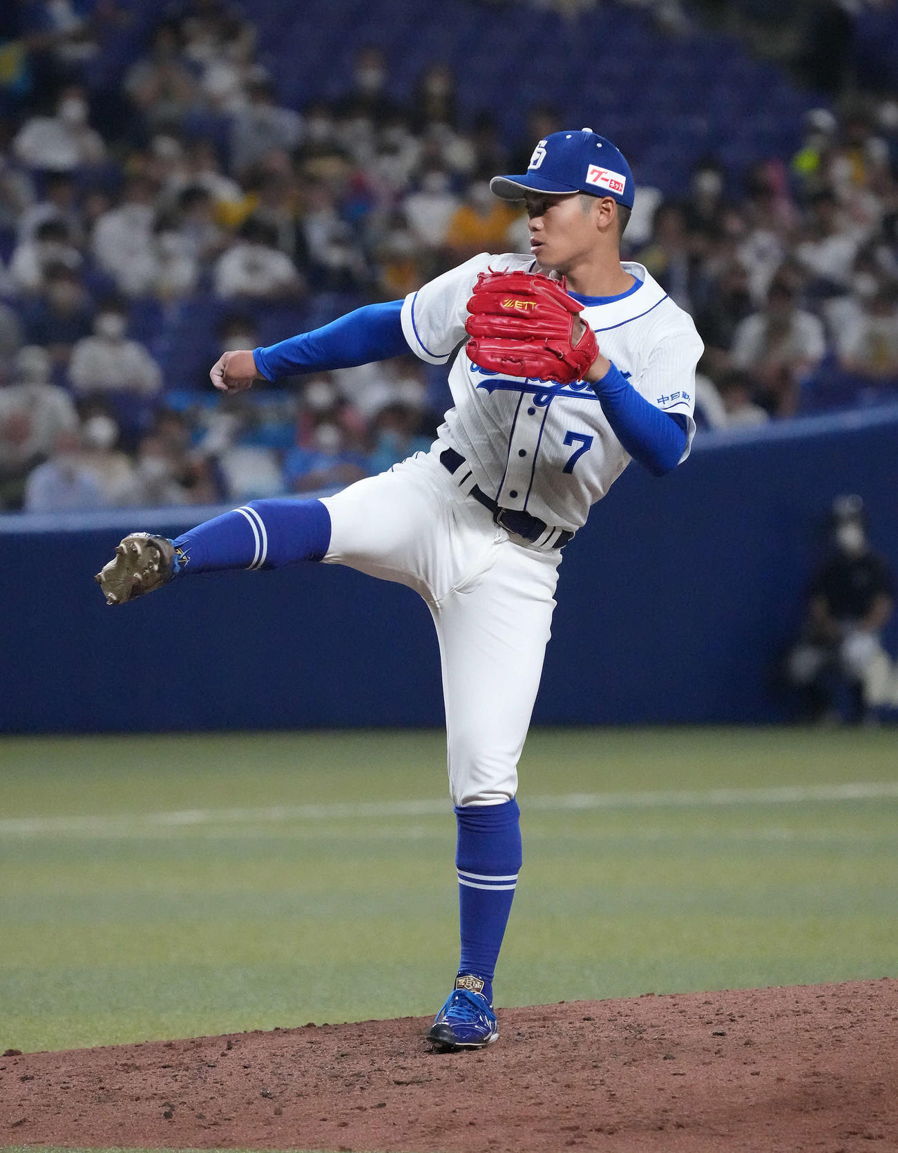 中日対阪神　5回表阪神2死一、二塁、根尾は近本を三ゴロに仕留める（撮影・森本幸一）
