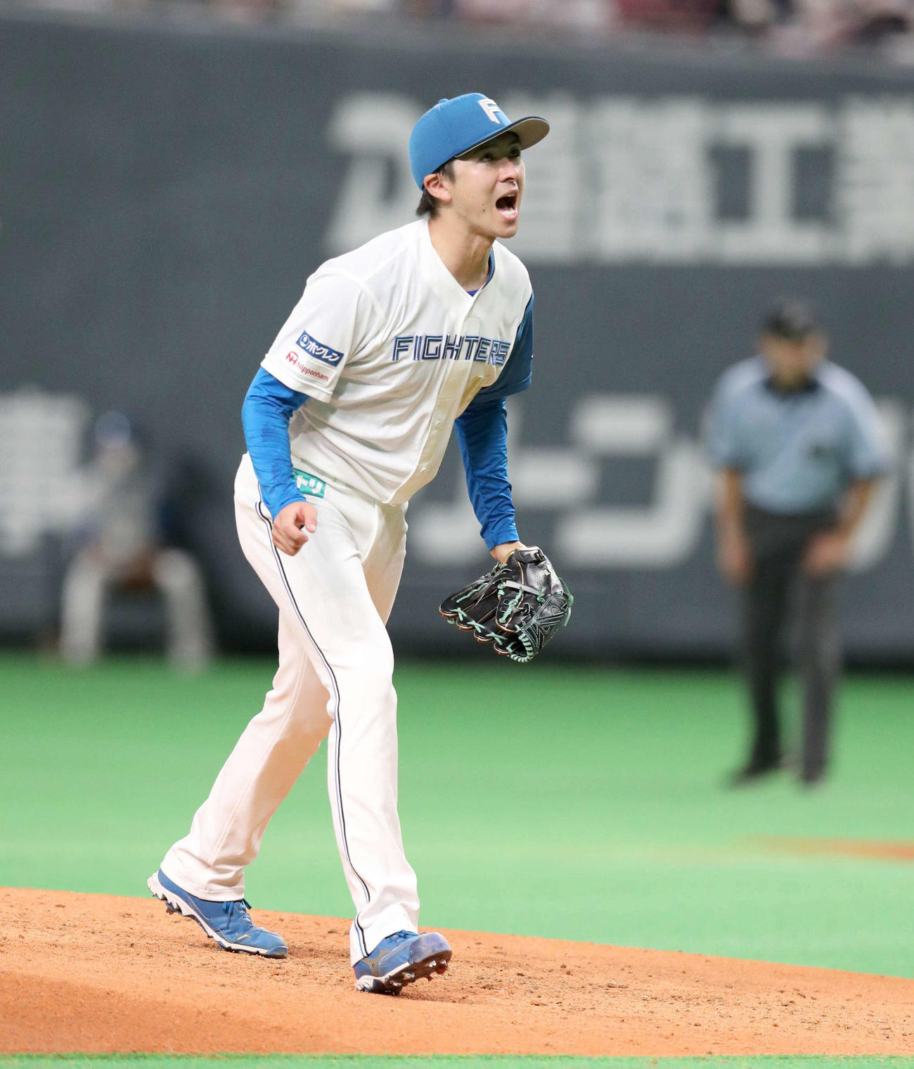 日本ハム対オリックス　4回表オリックス2死満塁、宗を三振にとり叫ぶ上沢（撮影・黒川智章）