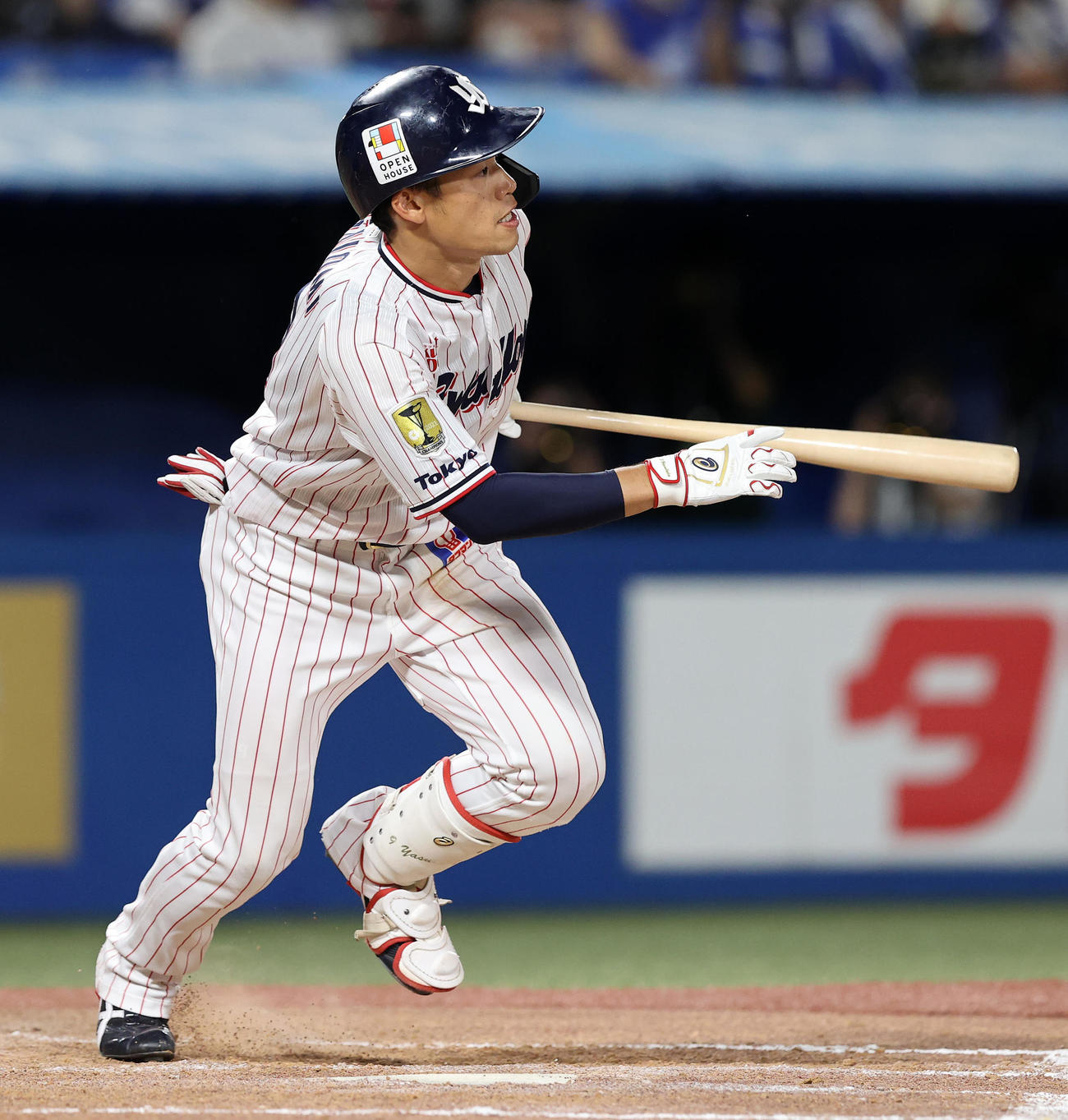 ヤクルト対DeNA 8回裏ヤクルト2死一、二塁、塩見は中前適時打を放つ（撮影・鈴木正人）