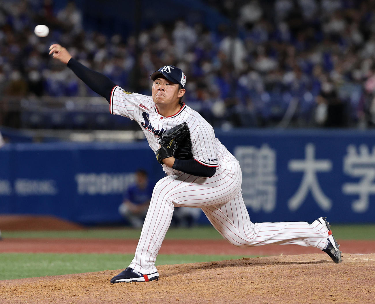 ヤクルト対DeNA　力投するヤクルト4番手の清水（撮影・鈴木正人）