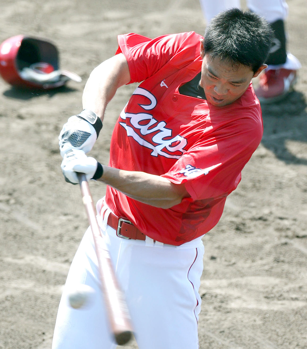 広島対中日　試合前の練習でトス打撃する広島秋山（撮影・上山淳一）