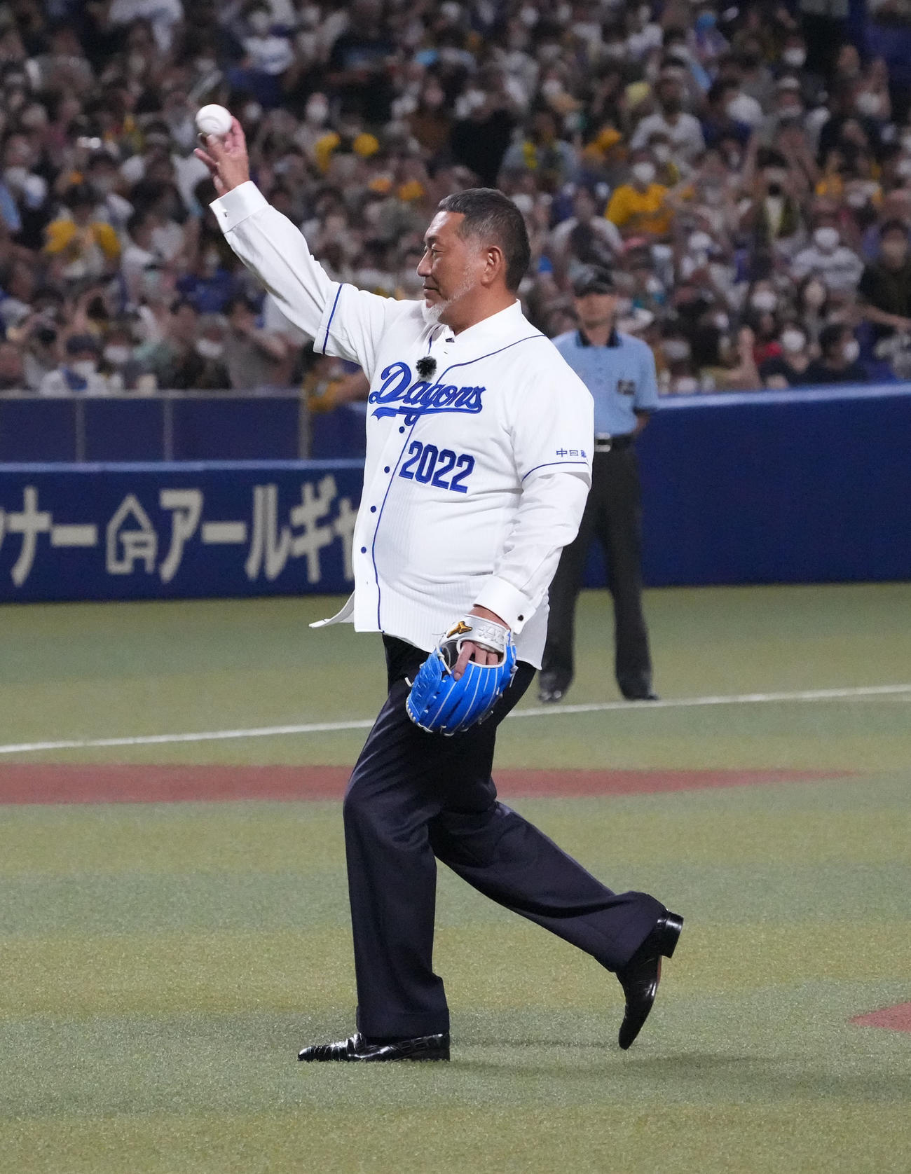 中日対阪神　始球式を行った清原和博氏（撮影・森本幸一）