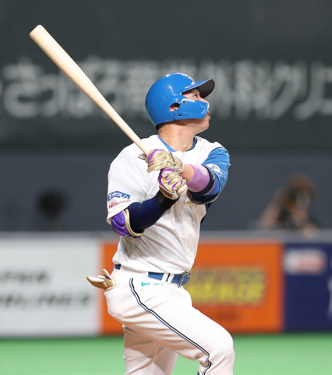 日本ハム対オリックス　7回裏日本ハム無死、宇佐見は右越え本塁打を放つ（撮影・佐藤翔太）