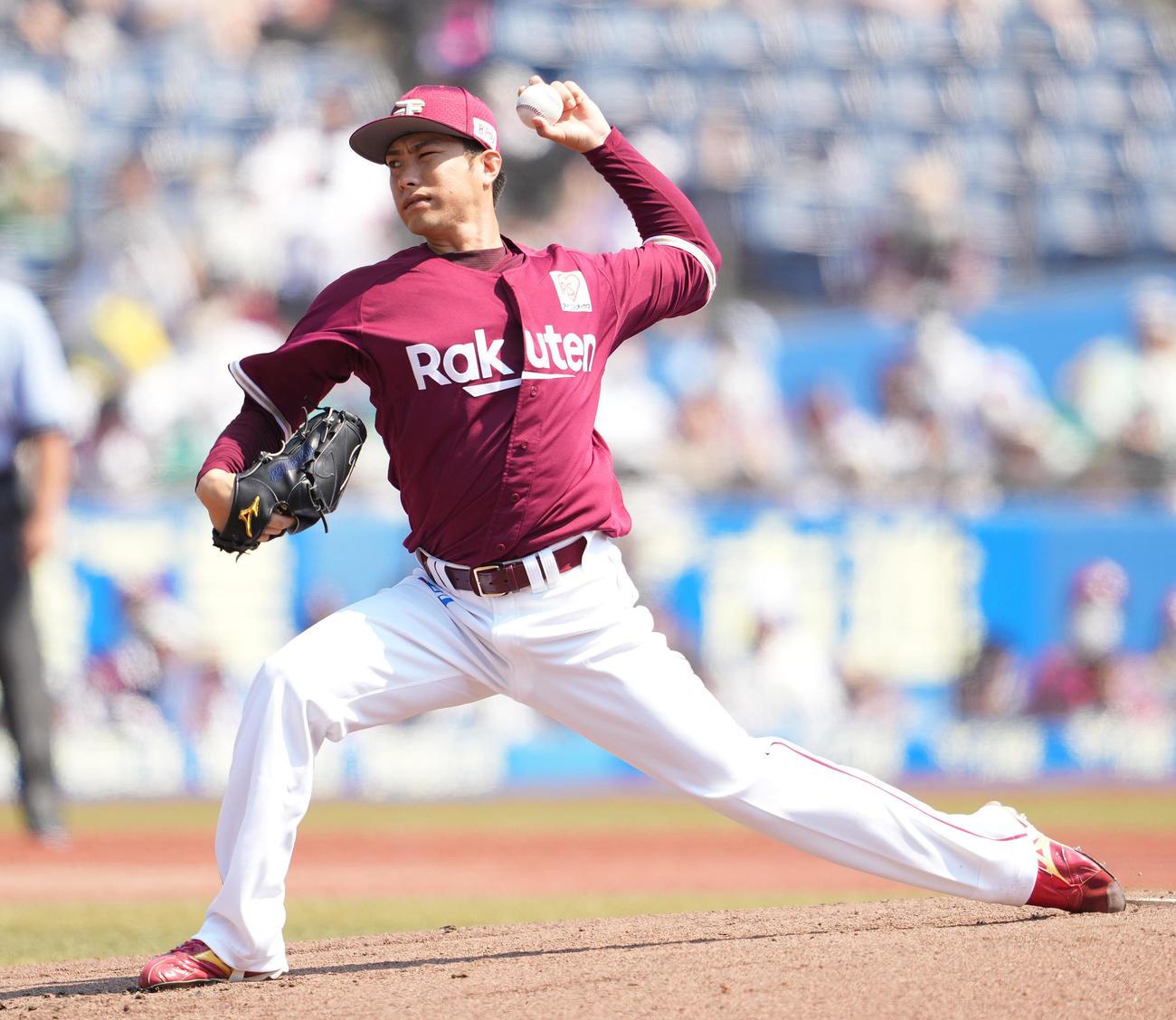 ロッテ対楽天　先発し力投する楽天辛島（撮影・鈴木みどり）