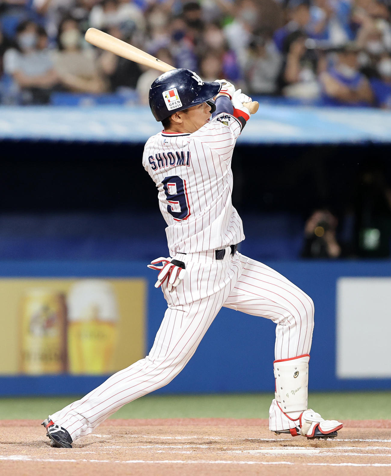 ヤクルト対DeNA 10回裏ヤクルト1死満塁、塩見はサヨナラ打となる三内野安打を放つ（撮影・鈴木正人）