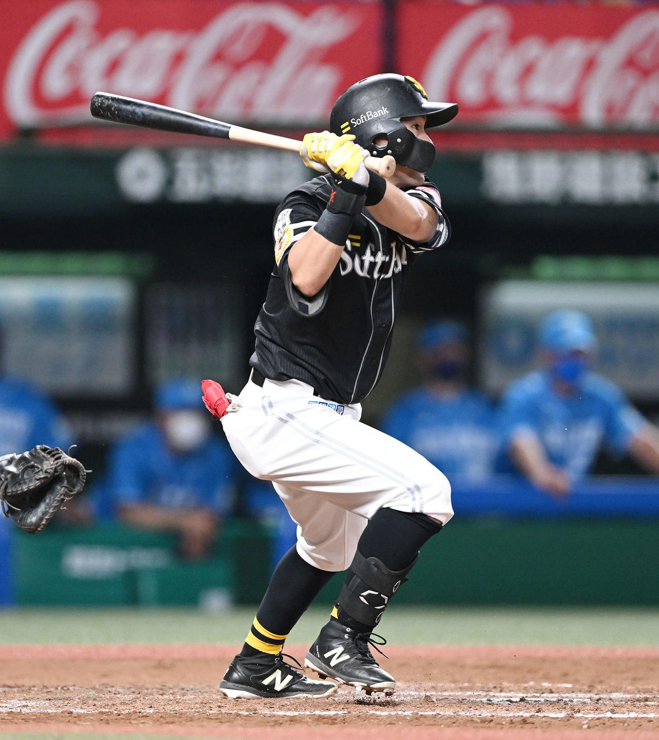 西武対ソフトバンク　9回表ソフトバンク2死二、三塁、中村晃は2点適時打を放つ（撮影・滝沢徹郎）