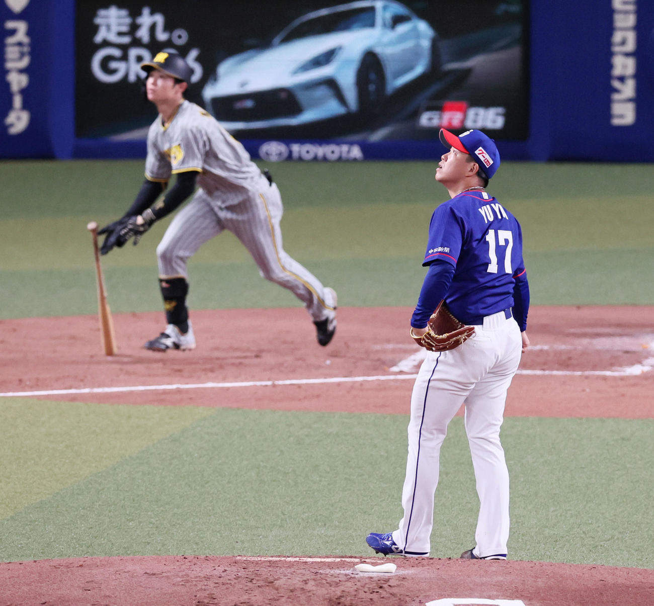 中日対阪神　3回表阪神1死、柳は中野に右越えソロ本塁打を被弾（撮影・加藤哉）