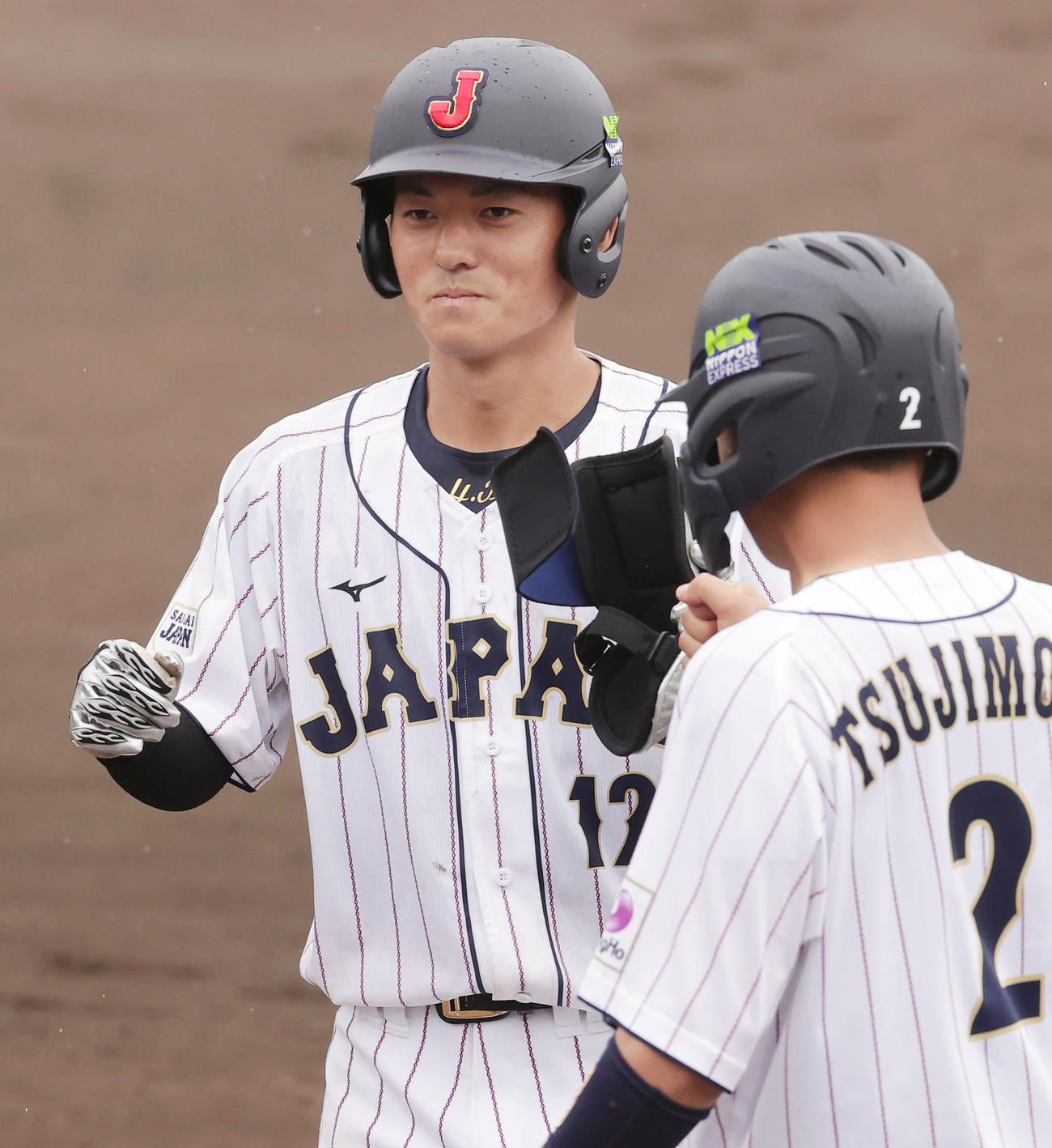 大学日本代表対東芝　6回裏大学日本代表2死三塁、右前適時打を放ち笑顔の駒大・林（撮影・野上伸悟）