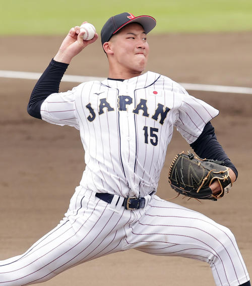 大学日本代表対東芝 力投する大学日本代表先発の専大・菊地(撮影・野上伸悟)
