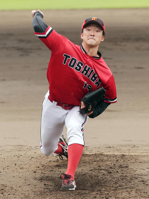 大学日本代表対東芝 力投する東芝先発の吉村(撮影・野上伸悟)