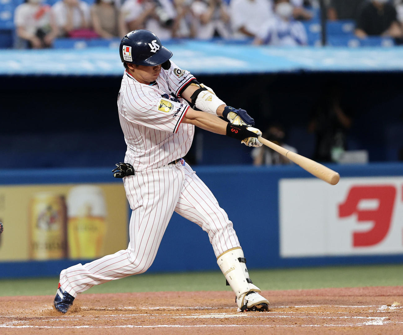 ヤクルト対DeNA 1回裏ヤクルト無死一、三塁、山田は右前適時打を放つ（撮影・鈴木正人）
