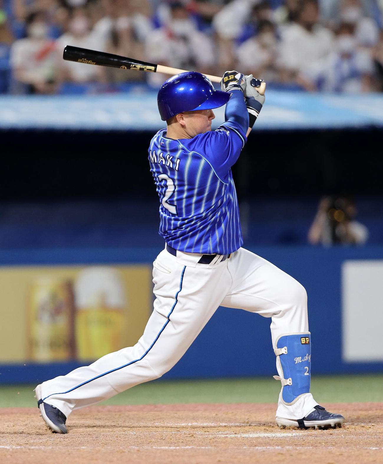 ヤクルト対DeNA 5回表DeNA1死二塁、牧は左前適時打を放つ（撮影・鈴木正人）