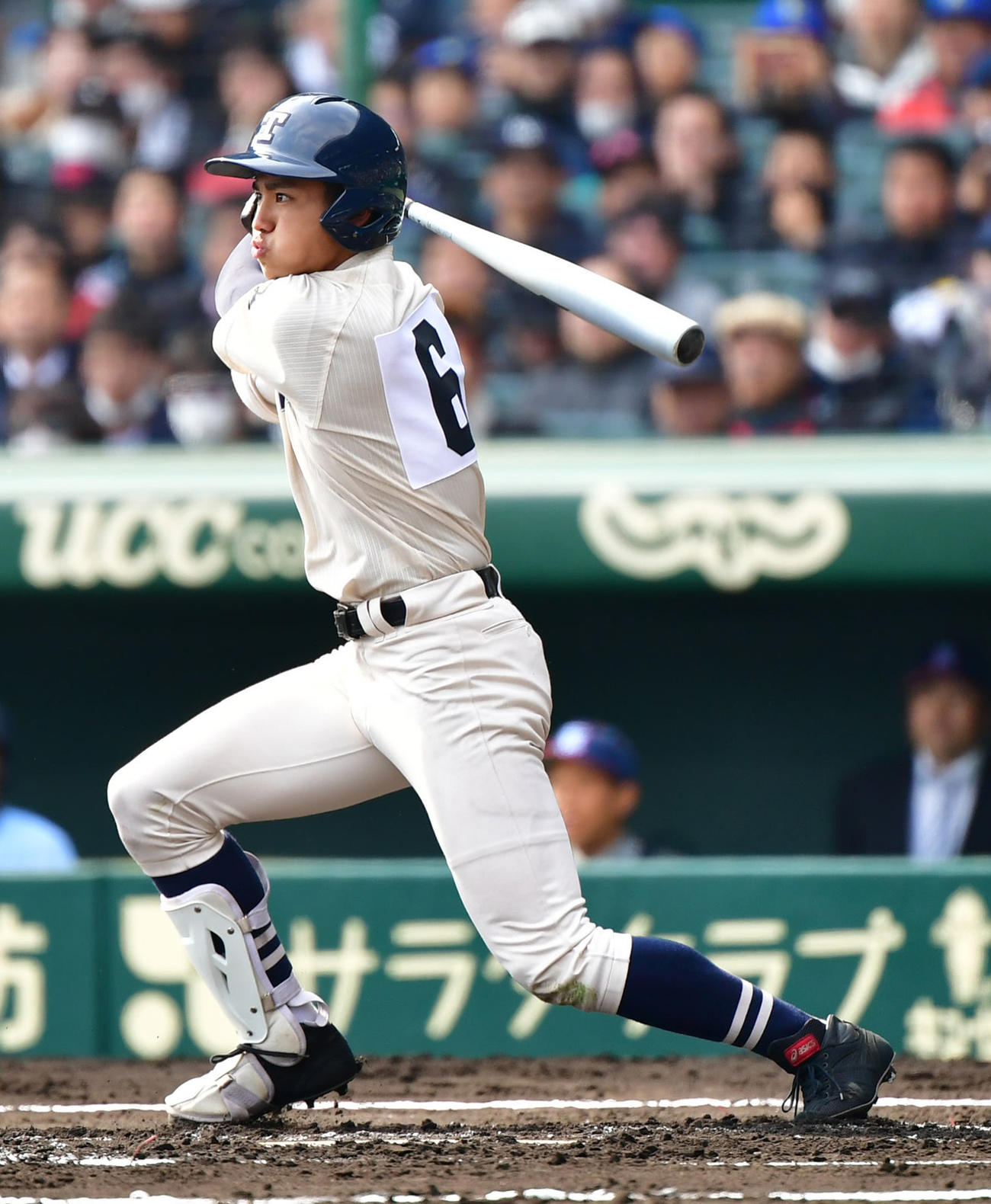 19年3月27日、センバツ第5日　啓新対桐蔭学園　1回裏桐蔭学園2死、左へ二塁打を放つ森敬斗