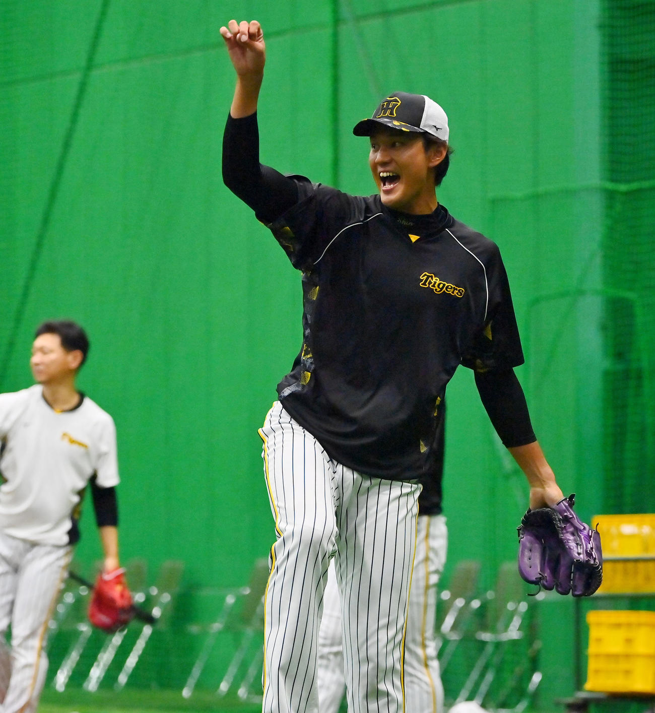 明るい表情でキャッチボールする阪神藤浪（撮影・和賀正仁）