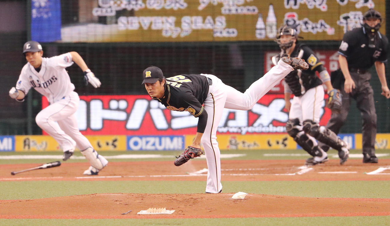 18年、西武秋山に中前打を許す藤浪（18年6月3日撮影）