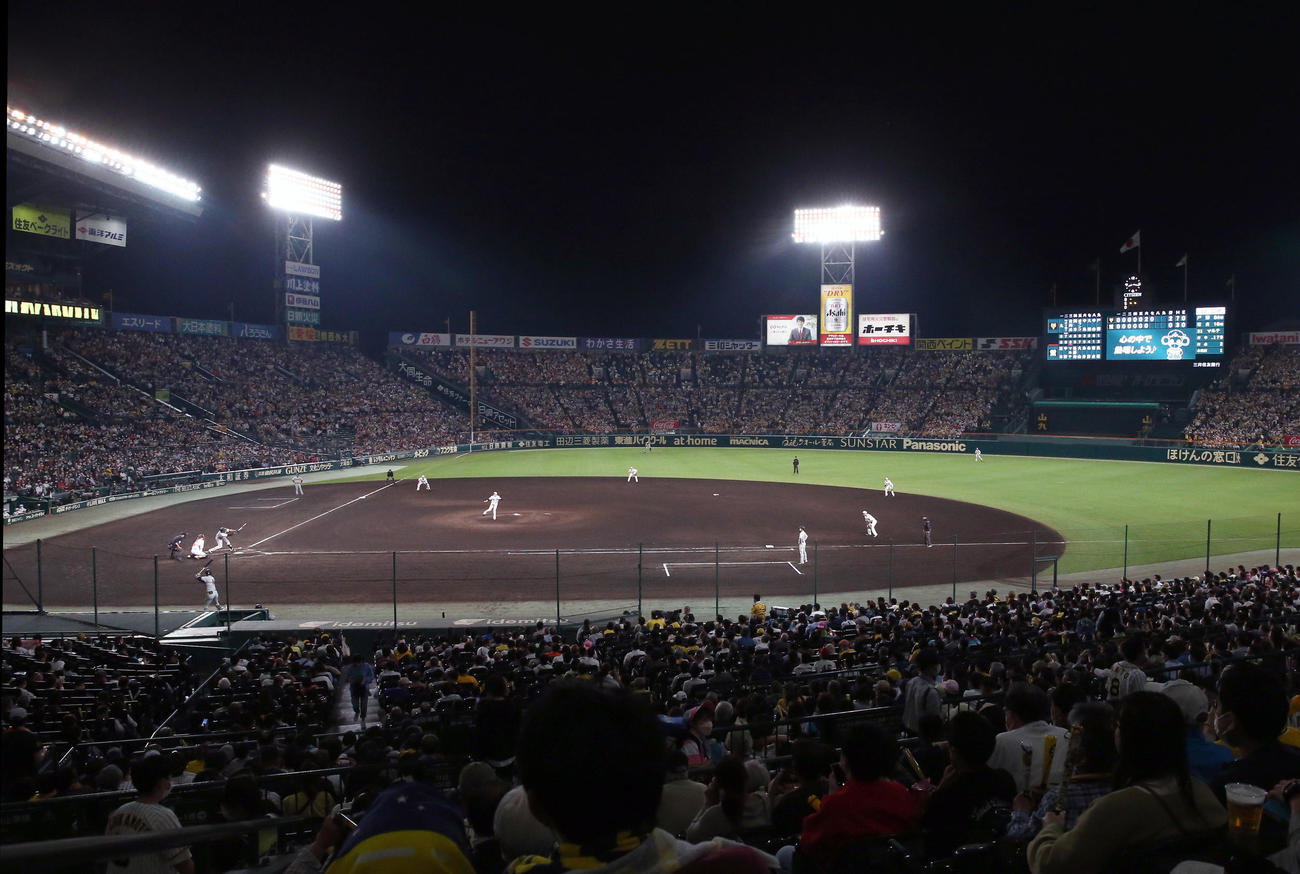 甲子園球場の全景（2022年5月20日撮影）
