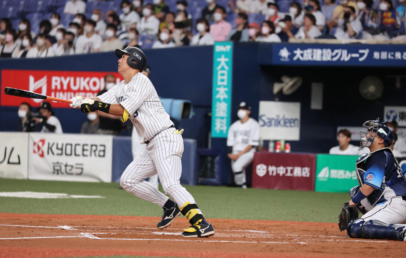 オリックス対西武　2回裏オリックス2死、杉本裕太郎は先制ソロ本塁打を放つ（撮影・渦原淳）