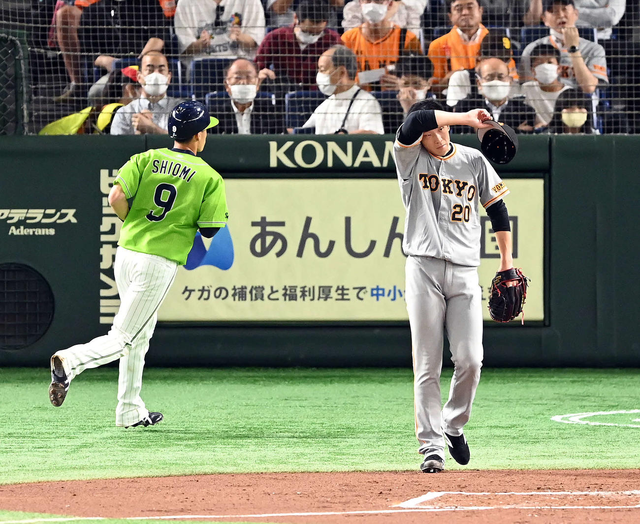 巨人対ヤクルト　1回表ヤクルト無死一、三塁、山田の左犠飛で先制を許す戸郷（撮影・たえ見朱実）