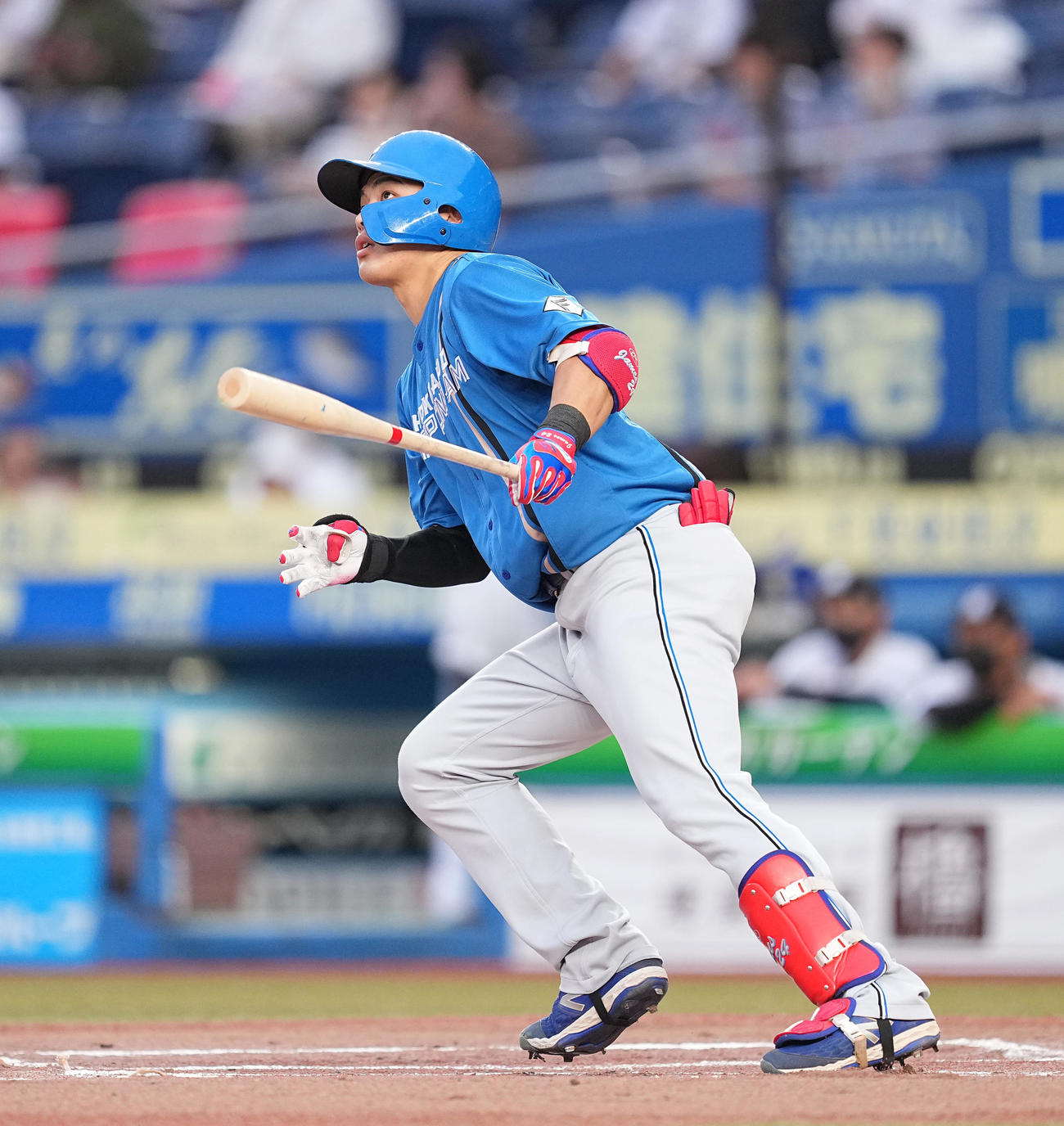 ロッテ対日本ハム　2回表日本ハム無死、左越えに先制のソロ本塁打を放つ野村（撮影・菅敏）