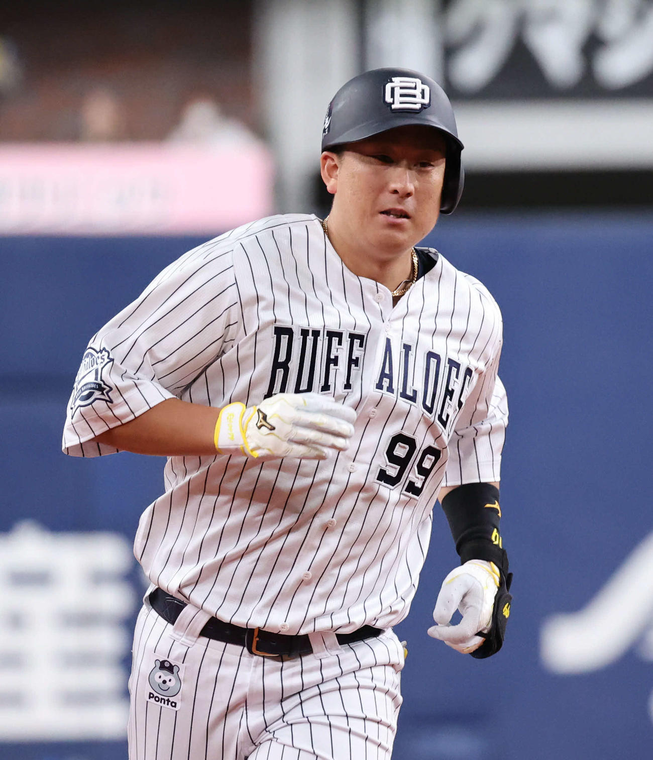 オリックス対西武　2回裏オリックス2死、杉本は先制ソロ本塁打を放ち三塁に向かう（撮影・渦原淳）
