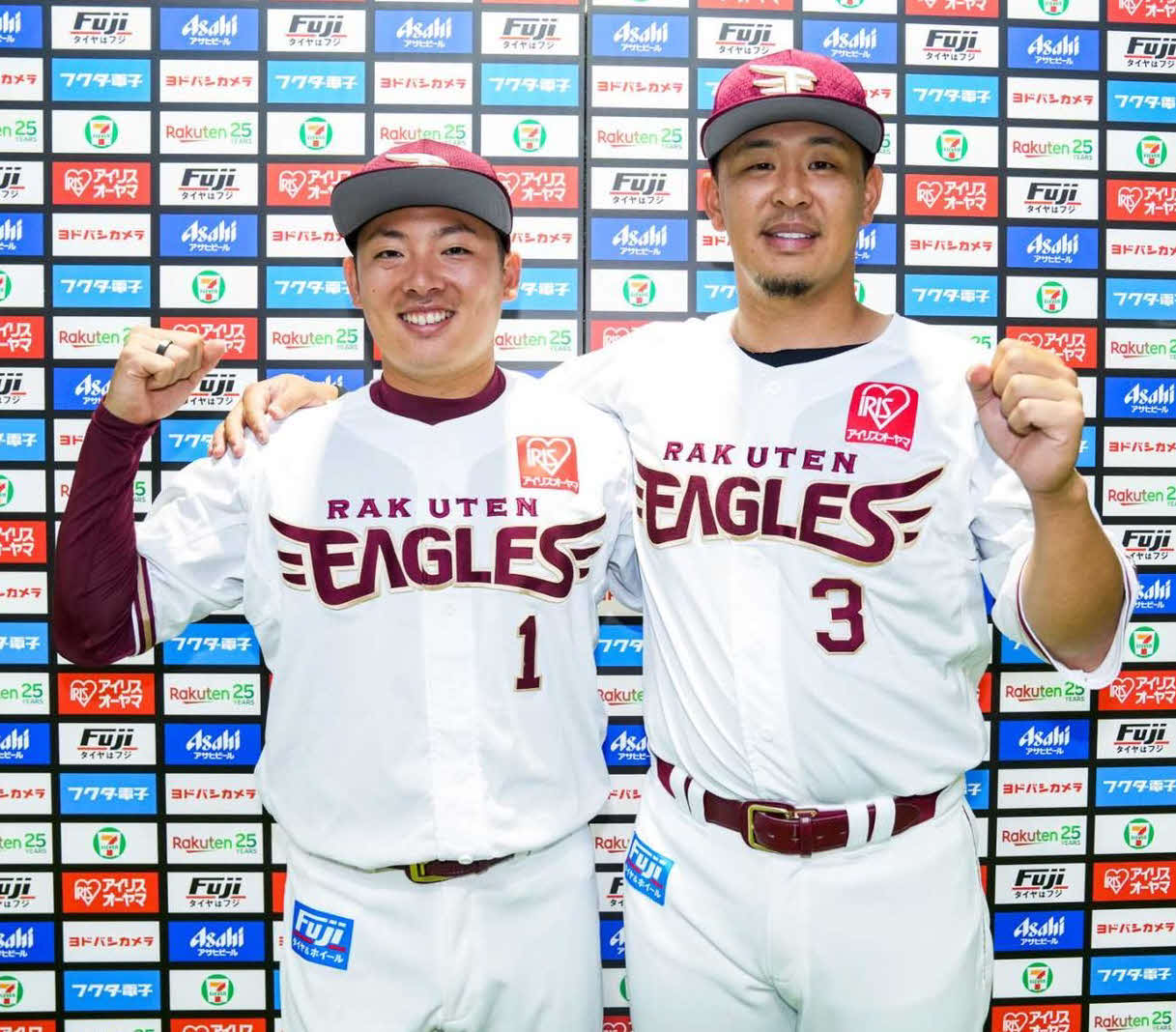 「マイナビオールスターゲーム2022」にファン投票で選出された楽天松井裕（左）と浅村（楽天野球団提供）