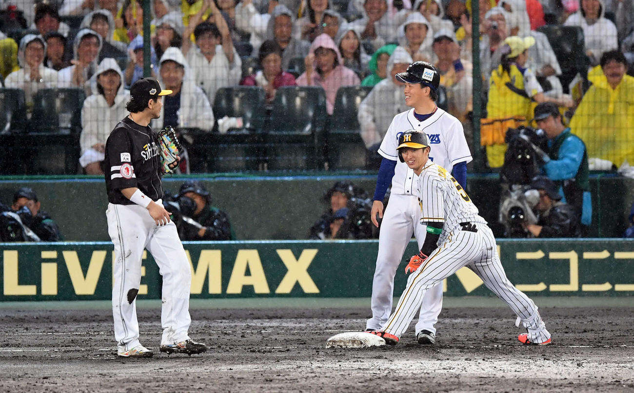2019年7月　全セ対全パ　阪神近本光司はサイクル安打を達成する。左は全パ三塁手ソフトバンク松田