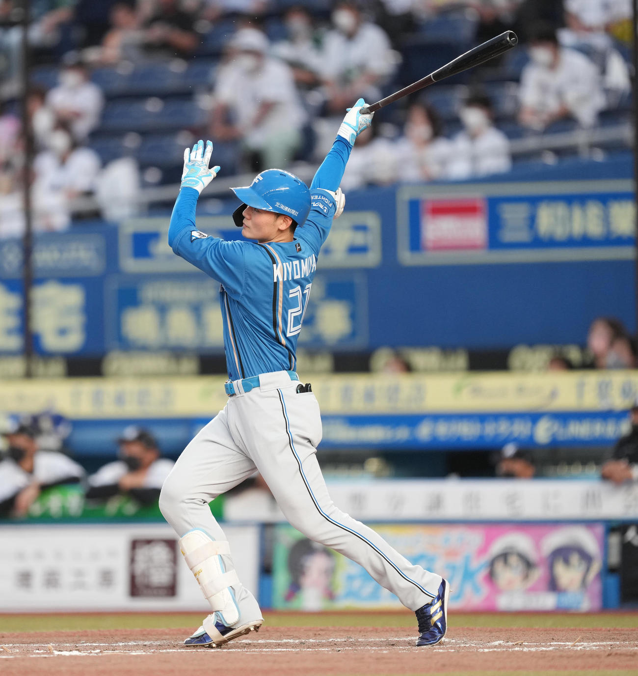 ロッテ対日本ハム　3回表日本ハム無死、右越えに同点のソロ本塁打を放つ清宮（撮影・菅敏）