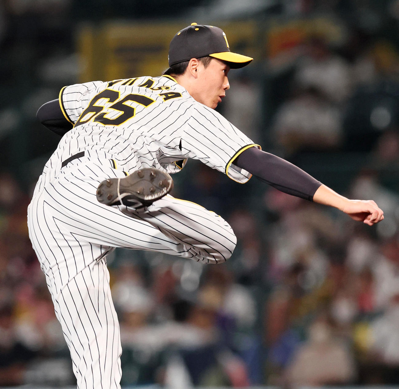 阪神対広島　8回表、阪神3番手で登板する湯浅（撮影・加藤哉）