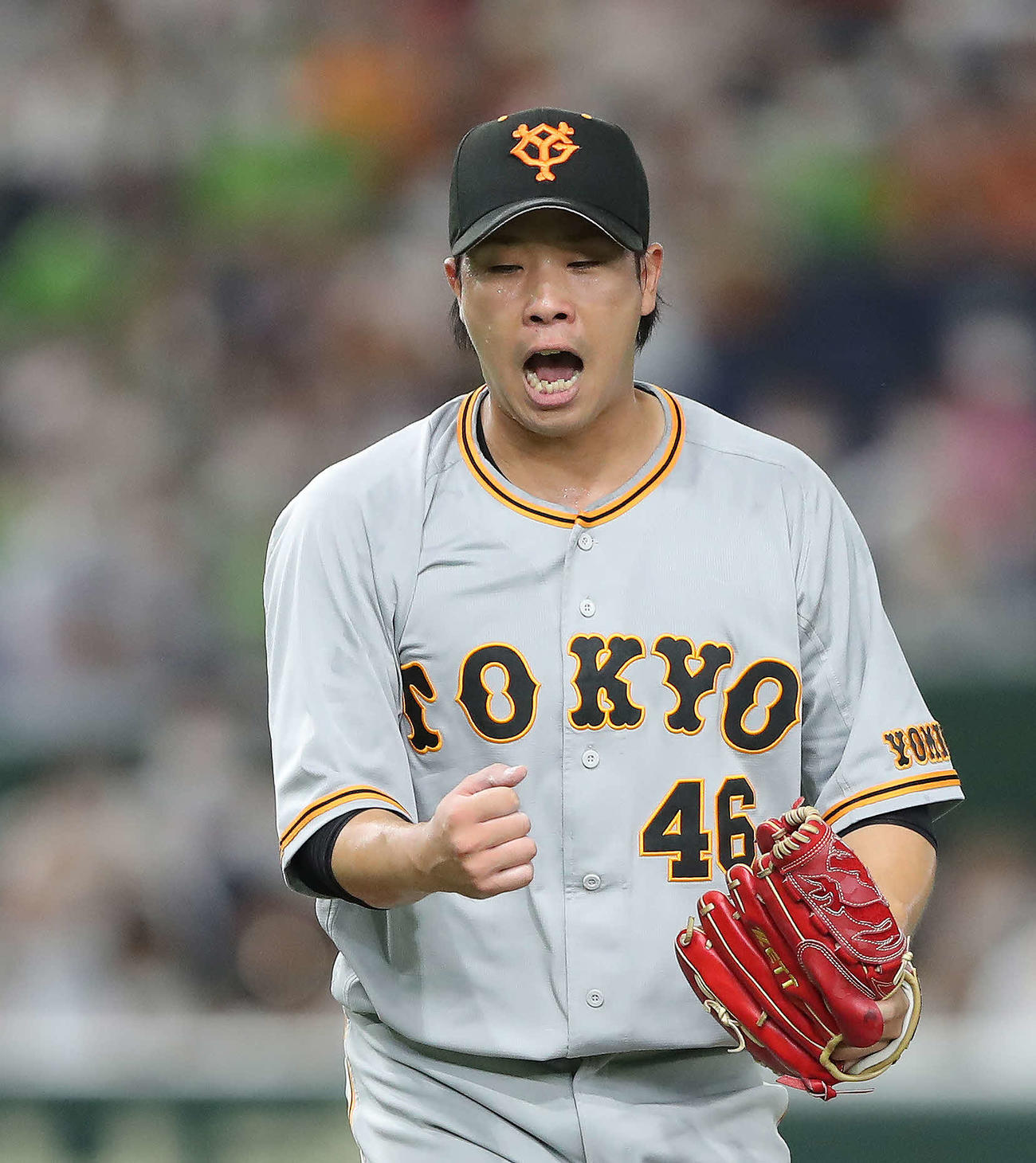 巨人対ヤクルト　10回表を3者凡退に抑え雄たけびを上げる鍬原（撮影・河田真司）