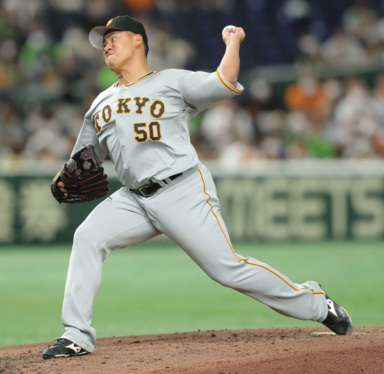 巨人対ヤクルト　巨人2番手で登板する戸根（撮影・河田真司）