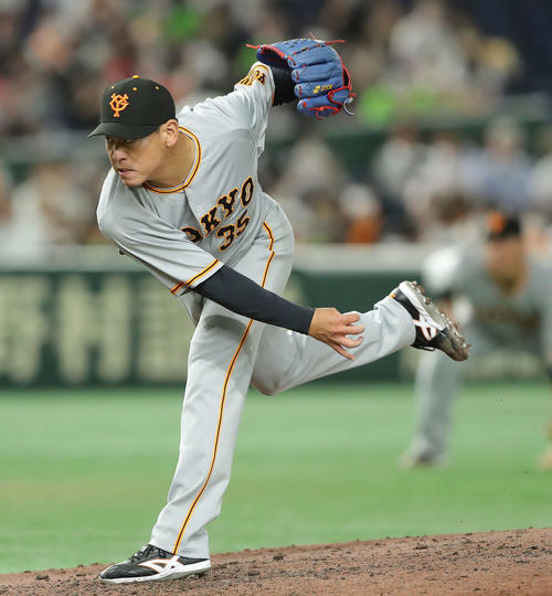 巨人対ヤクルト　6回表、巨人3番手で登板する桜井（撮影・河田真司）