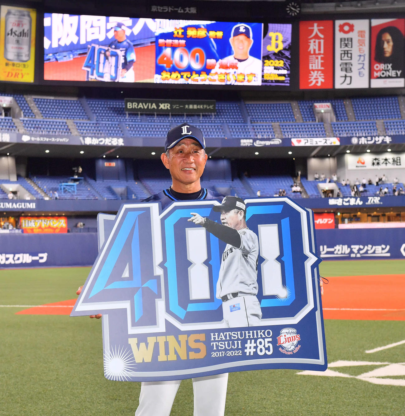 オリックス対西武　監督通算400勝を達成した西武辻監督（撮影・和賀正仁）