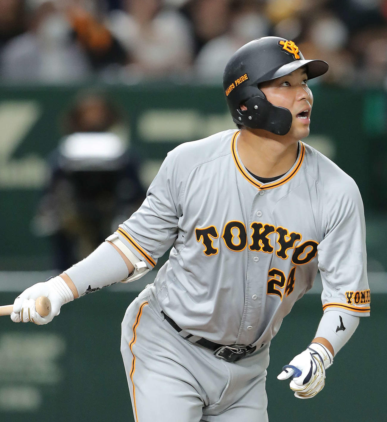 巨人対ヤクルト　4回裏巨人1死、右越えソロ本塁打を放つ大城（撮影・河田真司）