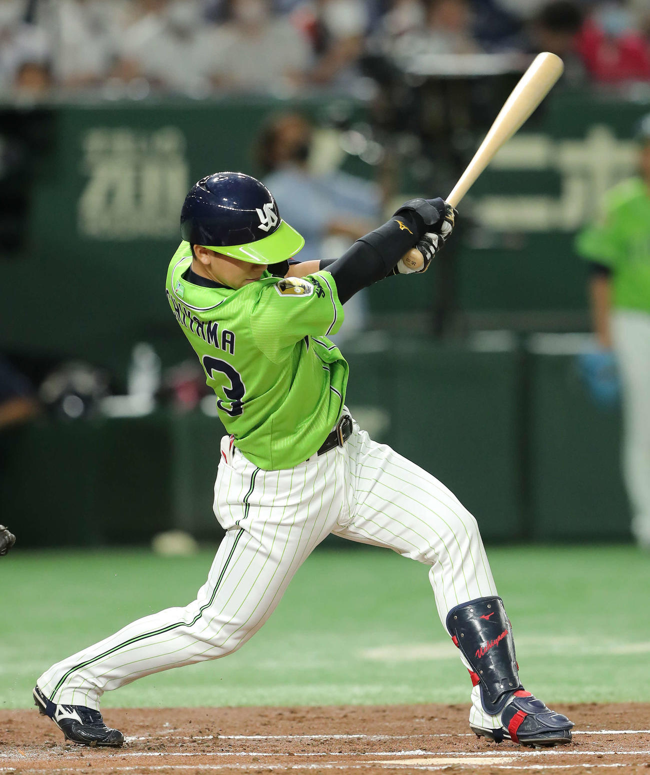 巨人対ヤクルト　1回表ヤクルト2死一、三塁、中前適時打を放つ内山（撮影・河田真司）