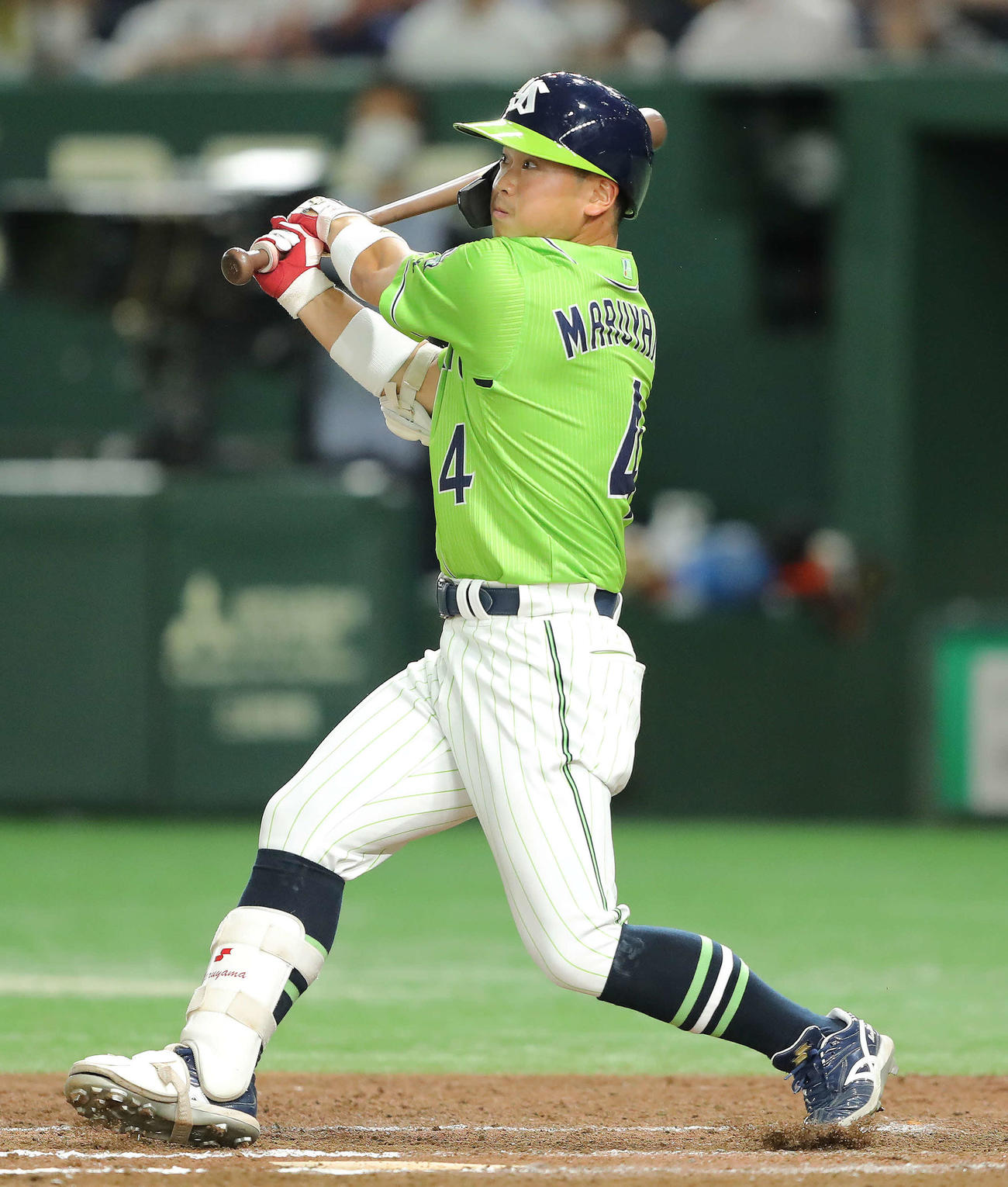 巨人対ヤクルト　7回表ヤクルト無死二、三塁、中越え2点適時二塁打を放つ丸山（撮影・河田真司）
