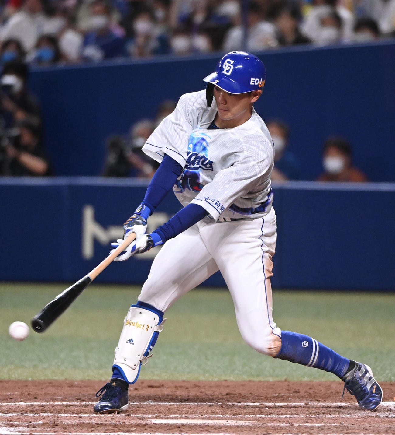 中日対広島　3回裏中日無死満塁、右2点適時二塁打を放つ高橋周（撮影・森本幸一）