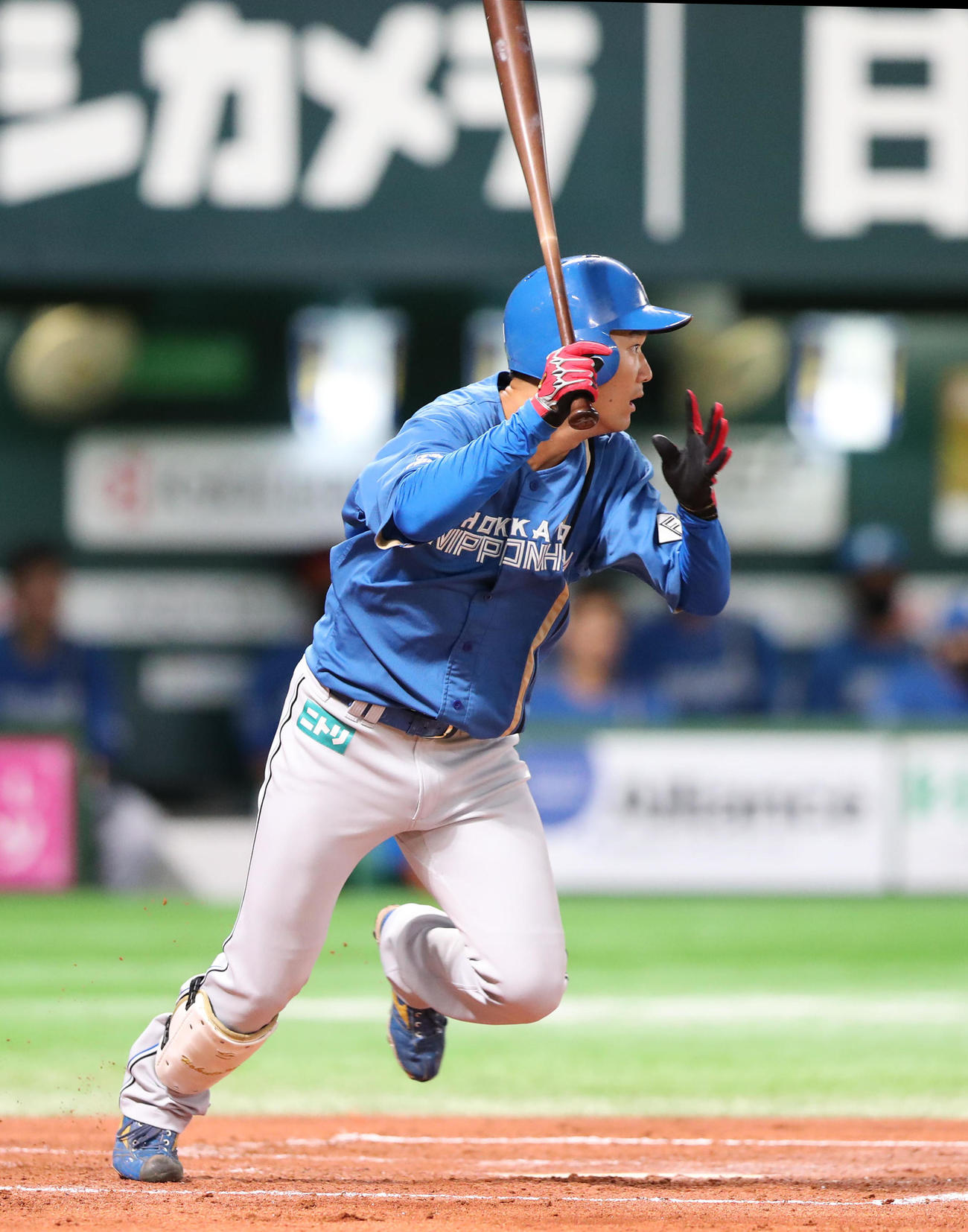 ソフトバンク対日本ハム　2回表日本ハム2死、宮田輝星は遊内野安打を放つ（撮影・梅根麻紀）