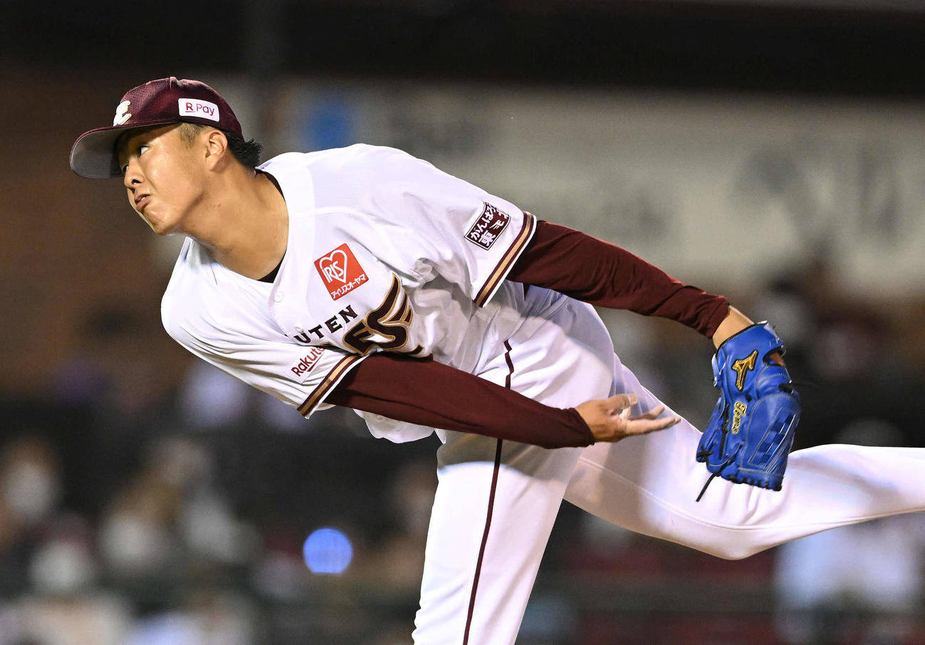 4回、力投する楽天先発の松井友飛（撮影・滝沢徹郎）