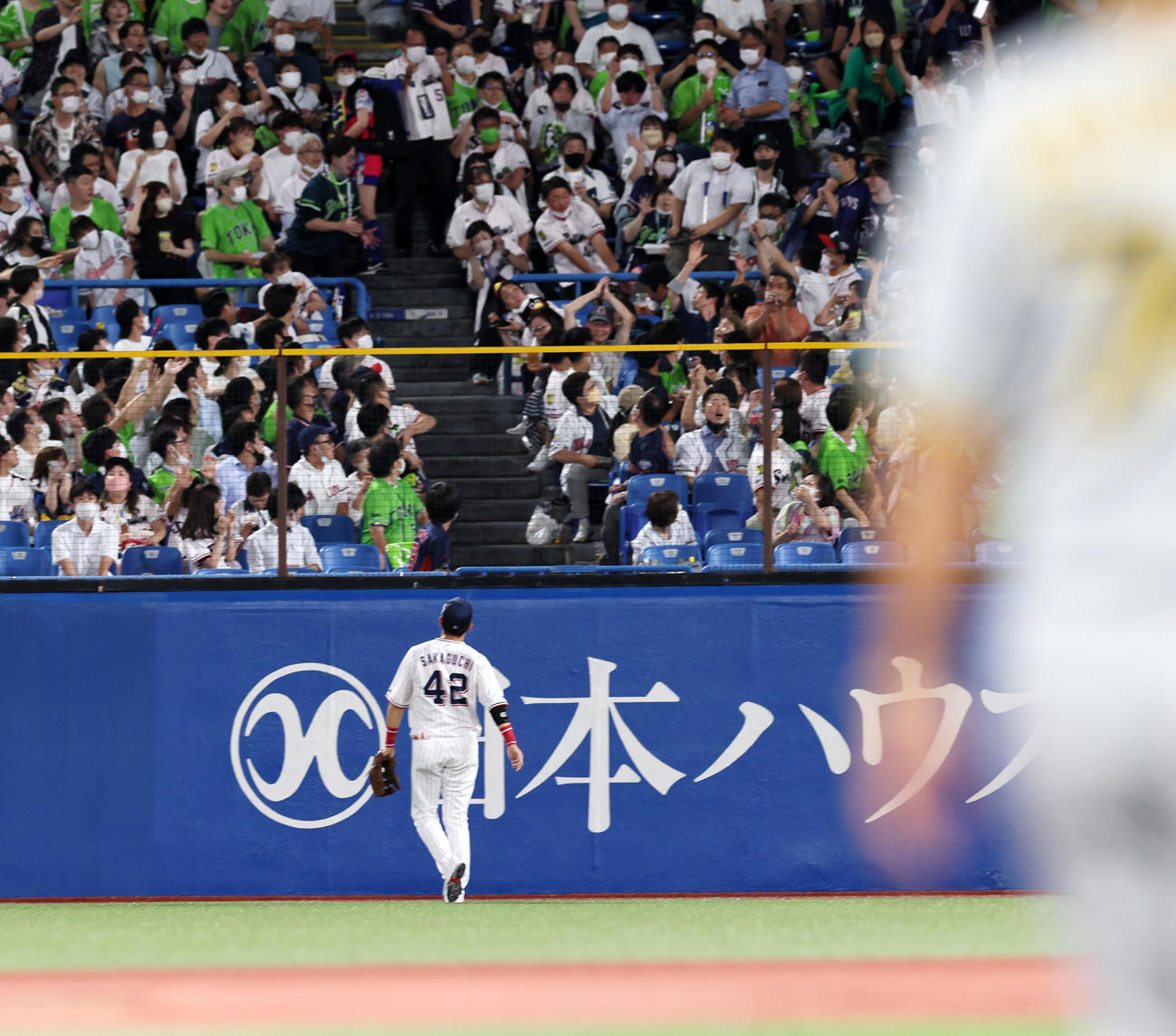 ヤクルト対阪神　6回表阪神1死一塁、近本の右越え2点本塁打着弾地点（撮影・加藤哉）
