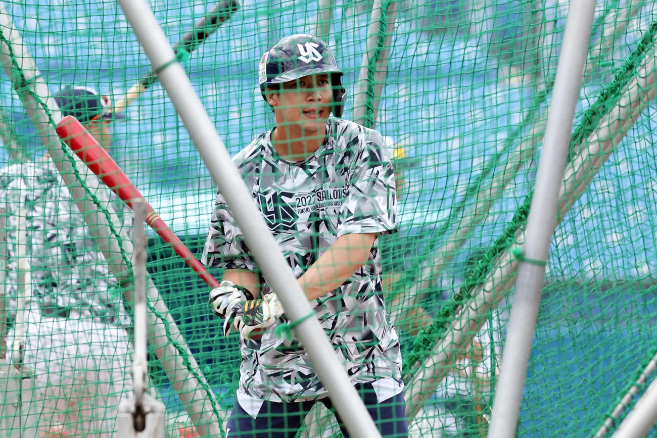 試合前、フリー打撃するヤクルト山田（撮影・浅見桂子）