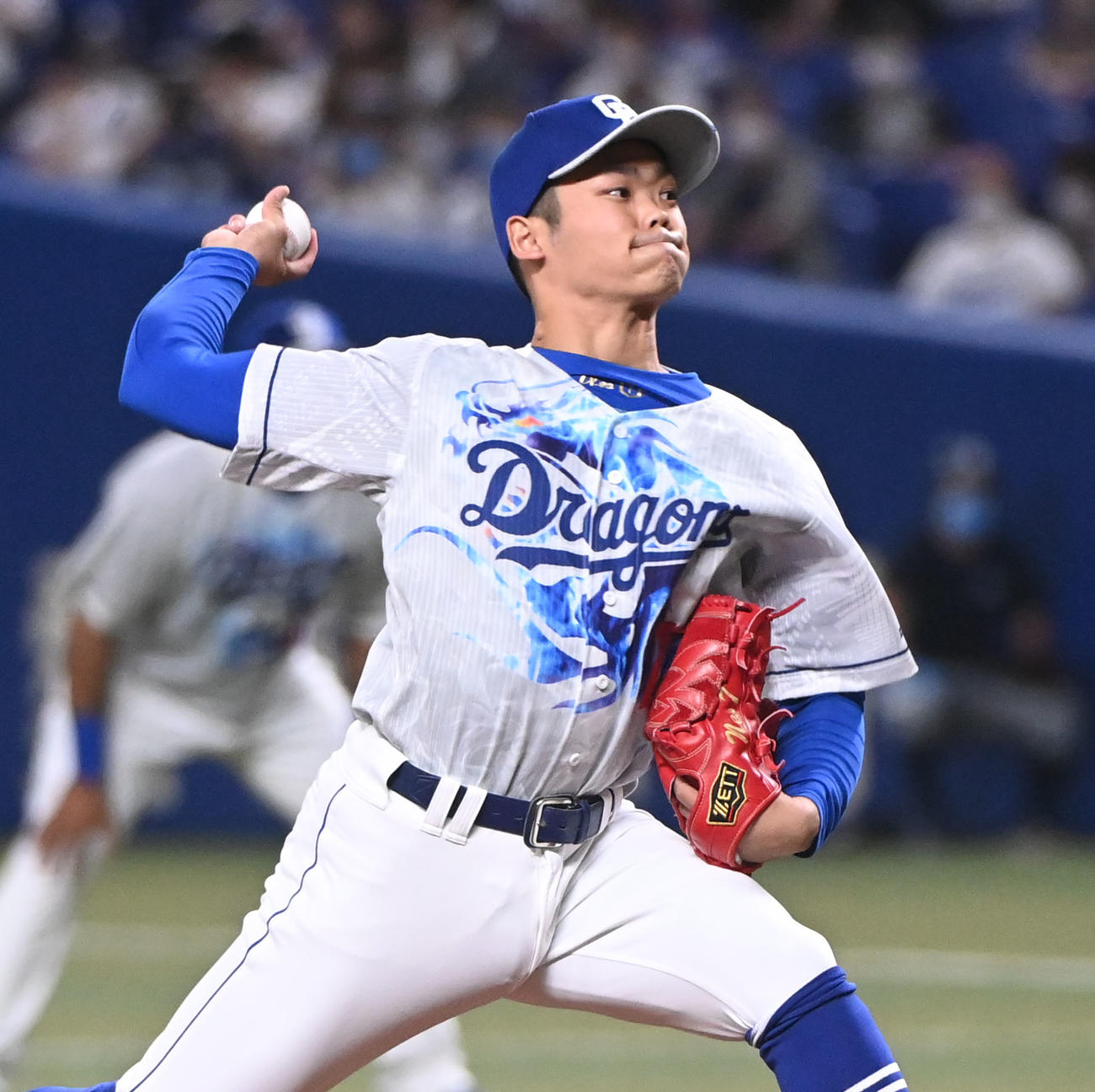 中日対広島　8回表、中日3番手で登板する根尾（撮影・森本幸一）