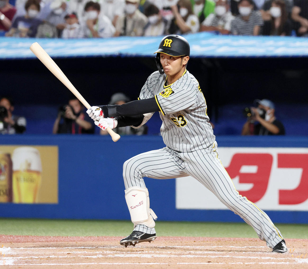 ヤクルト対阪神　7回表阪神1死満塁、島田は左前適時打を放つ（撮影・加藤哉）