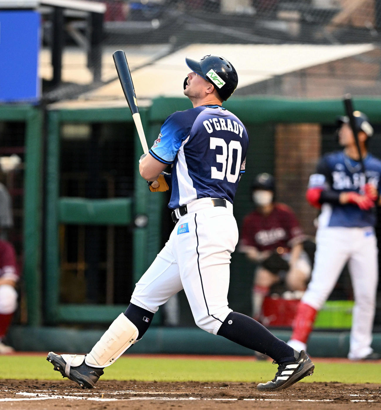 楽天対西武　2回表西武無死一塁、オグレディは右越え2点本塁打を放つ（撮影・滝沢徹郎）